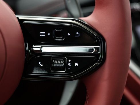 Used 2025 Aston Martin DB12 Convertible image 27