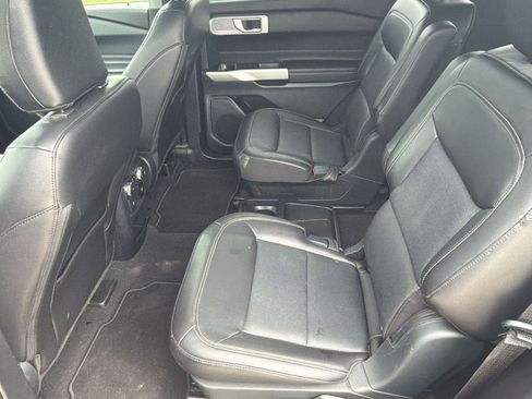 Used 2021 Ford Explorer Limited w/ Equipment Group 301A AWD/4WD image 23