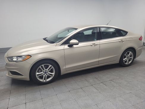 Used 2018 Ford Fusion SE w/ Fusion SE Technology Package FWD image 2