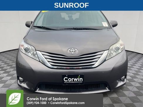 Used 2015 Toyota Sienna XLE image 7