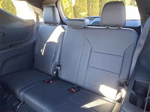 Certified 2025 Chevrolet Traverse LT image 9