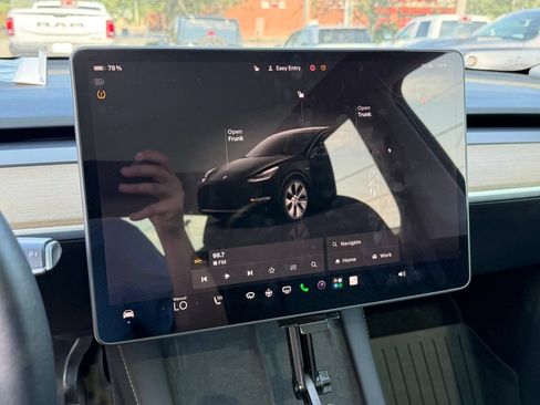 Used 2023 Tesla Model Y Long Range AWD/4WD image 17