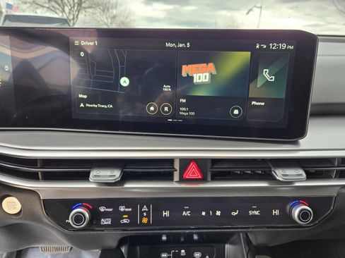 Used 2025 Kia Sorento EX w/ Panoramic Sunroof Package image 16