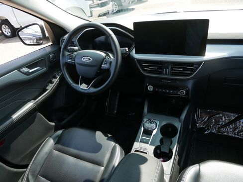 Certified 2024 Ford Escape Platinum AWD/4WD image 9