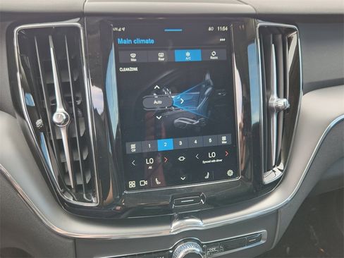 Used 2025 Volvo XC60 B5 Core image 14
