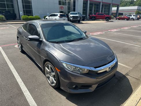 Used 2017 Honda Civic EX-T image 3