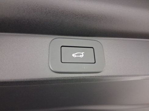 New 2025 Land Rover Range Rover SE image 30