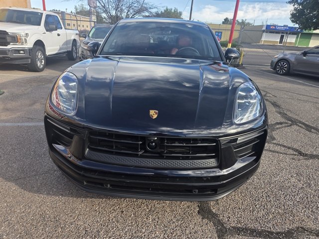 Used 2023 Porsche Macan AWD/4WD image 4