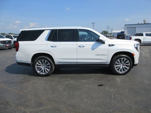 Certified 2023 GMC Yukon Denali w/ Denali Reserve Package AWD/4WD image 5