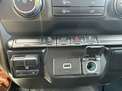 Used 2019 Chevrolet Silverado 1500 Custom Trail Boss w/ Custom Convenience Package AWD/4WD image 21