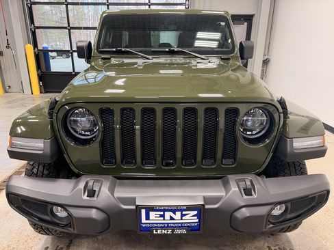 Used 2022 Jeep Wrangler Unlimited Sahara image 3