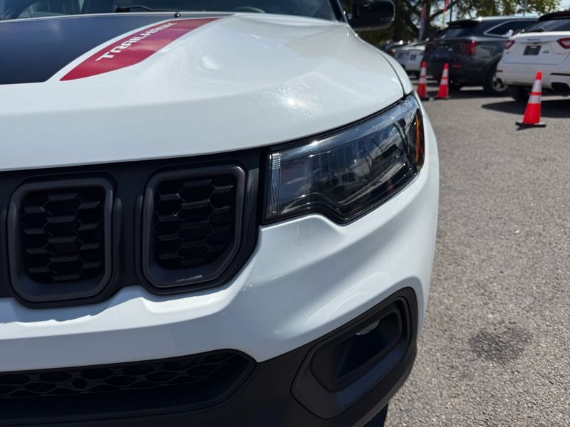 Used 2025 Jeep Compass Trailhawk AWD/4WD image 10