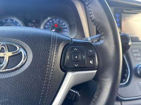 Used 2017 Toyota Sienna XLE image 25