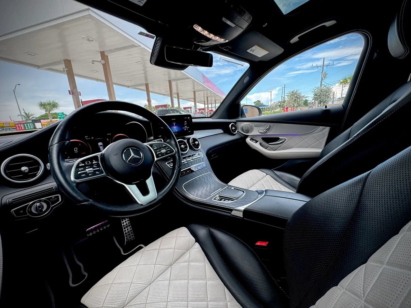 Used 2021 Mercedes-Benz GLC 300 4MATIC image 17