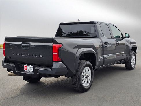 Used 2025 Toyota Tacoma SR5 image 5