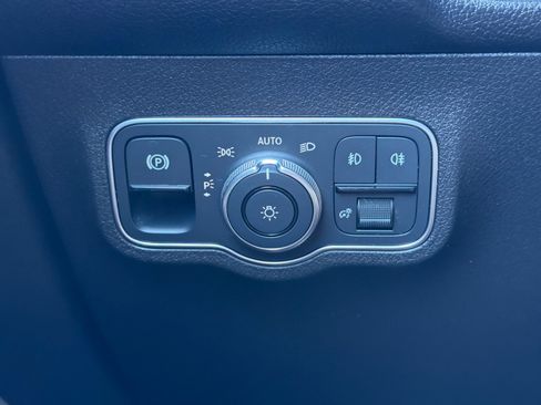Certified 2022 Mercedes-Benz GLB 250 4MATIC image 32