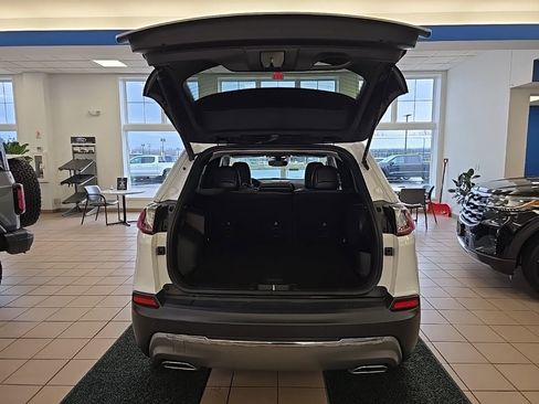 Used 2021 Jeep Cherokee Limited image 29