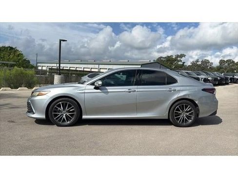 Used 2021 Toyota Camry XLE w/ Cold Weather Package FWD image 10
