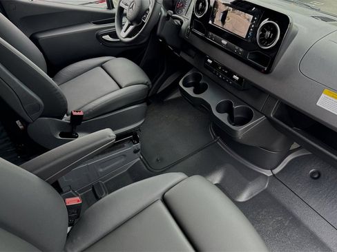 Used 2024 Mercedes-Benz Sprinter 2500 image 15