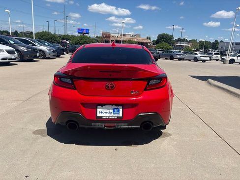 Used 2023 Toyota GR86 Premium w/ ALL Weather Mat Package (TMS) RWD image 6