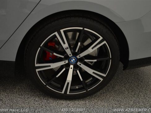 Used 2025 BMW 550e xDrive w/ Premium Package AWD/4WD image 46