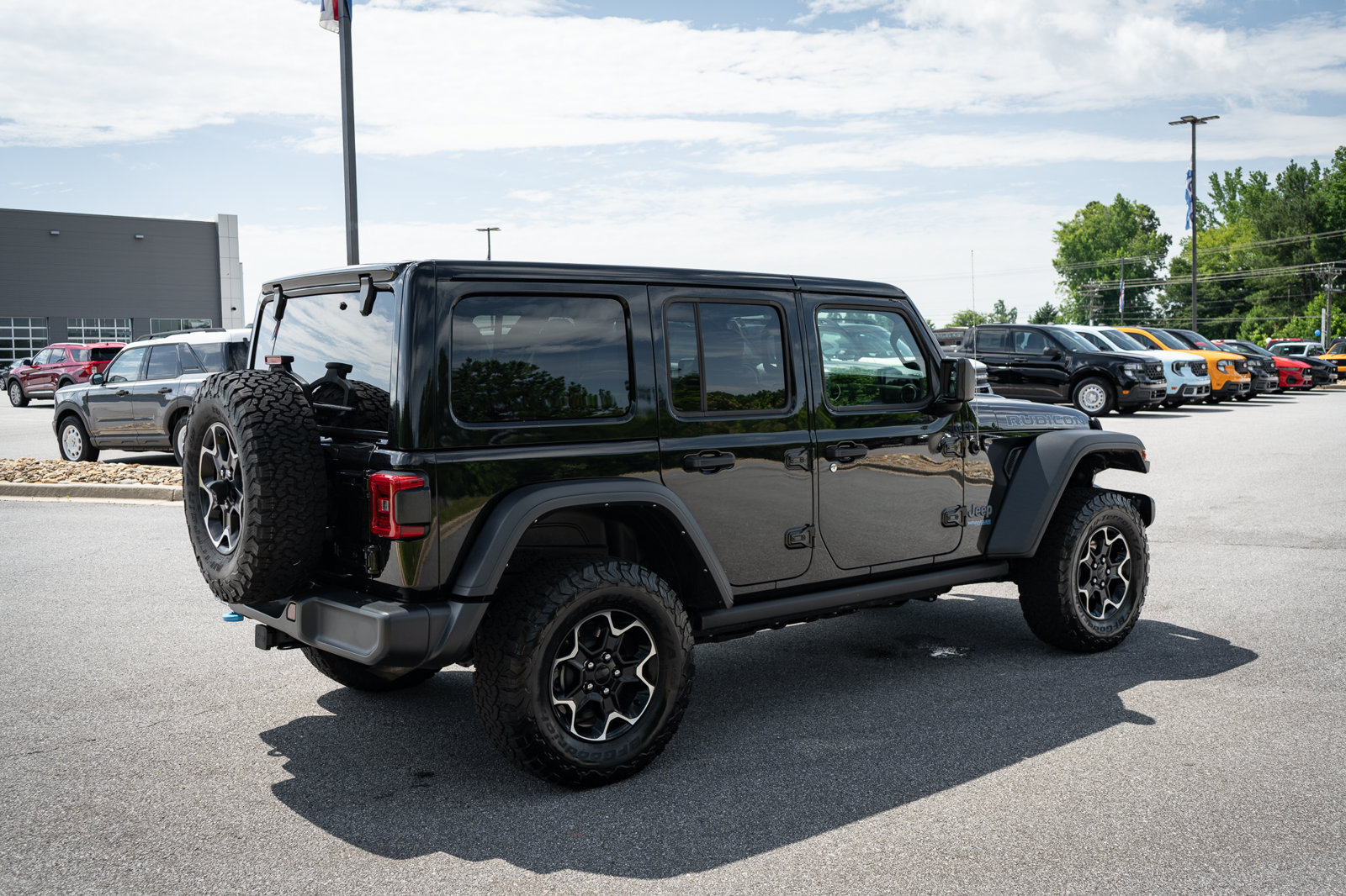 Used 2021 Jeep Wrangler Unlimited Rubicon 4xe w/ Cold Weather Group AWD/4WD image 10