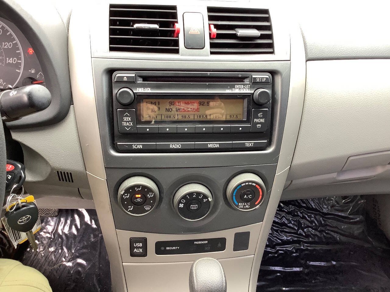 Used 2012 Toyota Corolla LE FWD image 32
