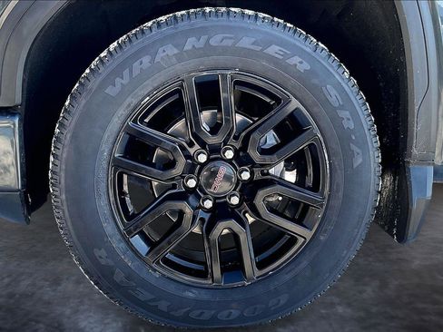 Used 2020 GMC Sierra 1500 Elevation w/ Elevation Value Package image 8