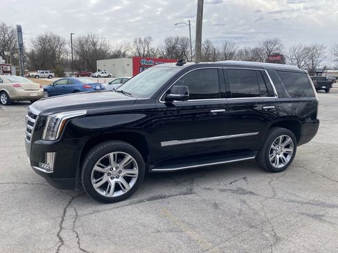 Used 2016 Cadillac Escalade 2WD image 3
