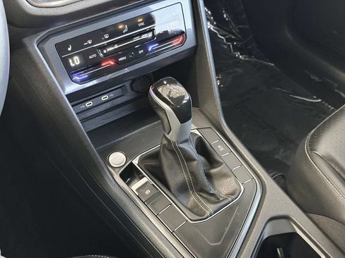 Used 2024 Volkswagen Tiguan SE FWD image 19
