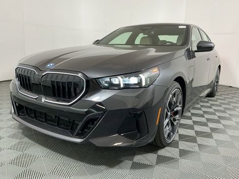 New 2026 BMW 550e xDrive w/ Executive Package AWD/4WD image 2