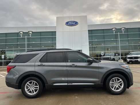 New 2025 Ford Explorer Active w/ Active Comfort Package image 31