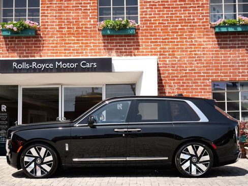 New 2026 Rolls-Royce Cullinan AWD/4WD image 3