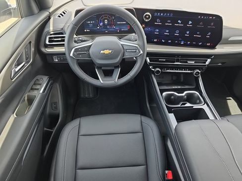 New 2026 Chevrolet Traverse LT w/ Sun and Wheel Package FWD image 13