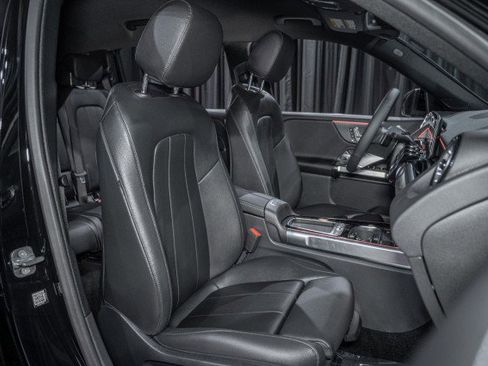 Certified 2025 Mercedes-Benz GLB 250 image 14