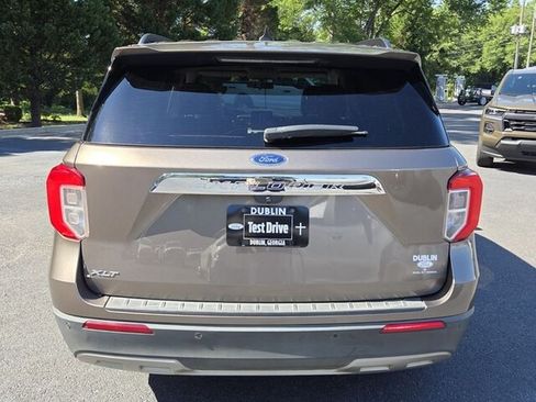 Used 2021 Ford Explorer XLT w/ Equipment Group 202A RWD image 14