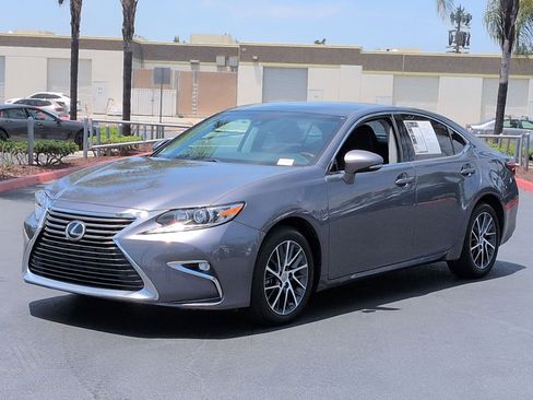 Used 2017 Lexus ES 350 w/ Navigation System Package FWD image 5