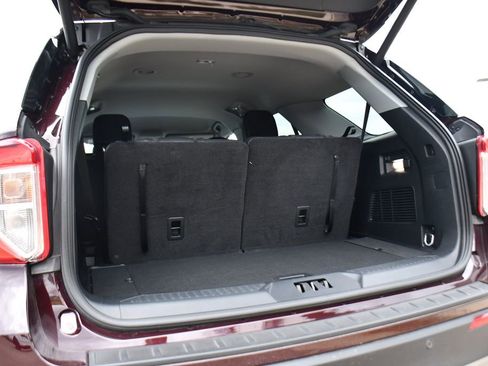 Used 2023 Ford Explorer XLT w/ Equipment Group 202A AWD/4WD image 19