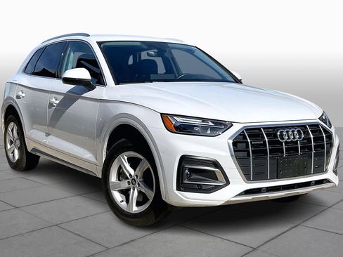 Used 2023 Audi Q5 Premium w/ Convenience Package image 3