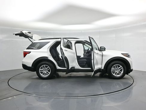 New 2026 Ford Explorer Active RWD image 4