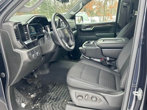 Used 2024 Chevrolet Silverado 1500 LT image 5