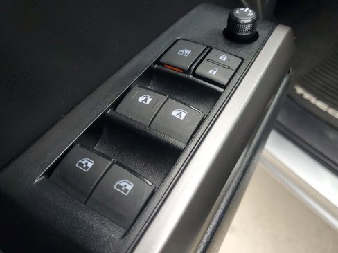 Used 2023 Toyota Tacoma SR5 RWD image 17