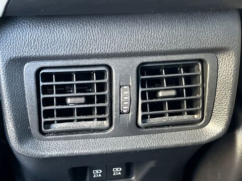 Used 2021 Toyota Venza Limited image 14