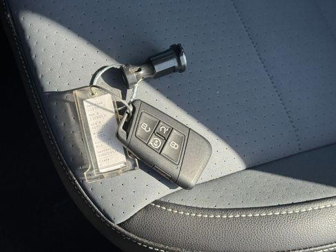 Used 2025 Volkswagen Jetta SE image 22