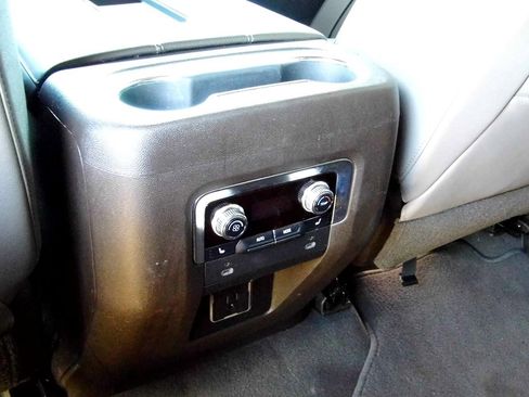 Used 2021 GMC Yukon SLT w/ SLT Premium Package image 15