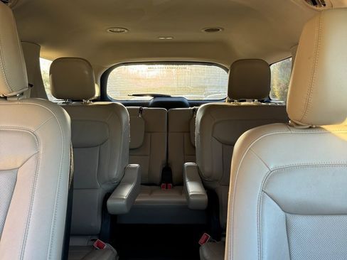 Used 2020 Ford Explorer Limited w/ Class III Trailer Tow Package image 11