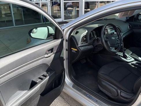 Used 2018 Hyundai Elantra SE image 9