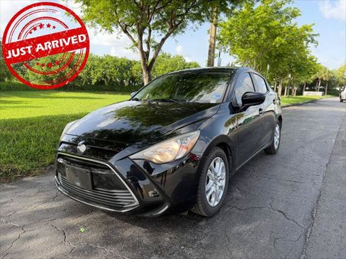 Used 2018 Toyota Yaris iA FWD image 2