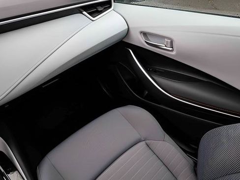 Used 2025 Toyota Corolla SE w/ SE Premium Package image 18