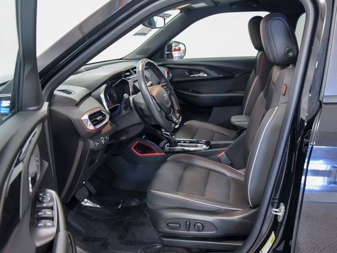 Used 2022 Chevrolet TrailBlazer RS w/ Sun and Liftgate Package image 2